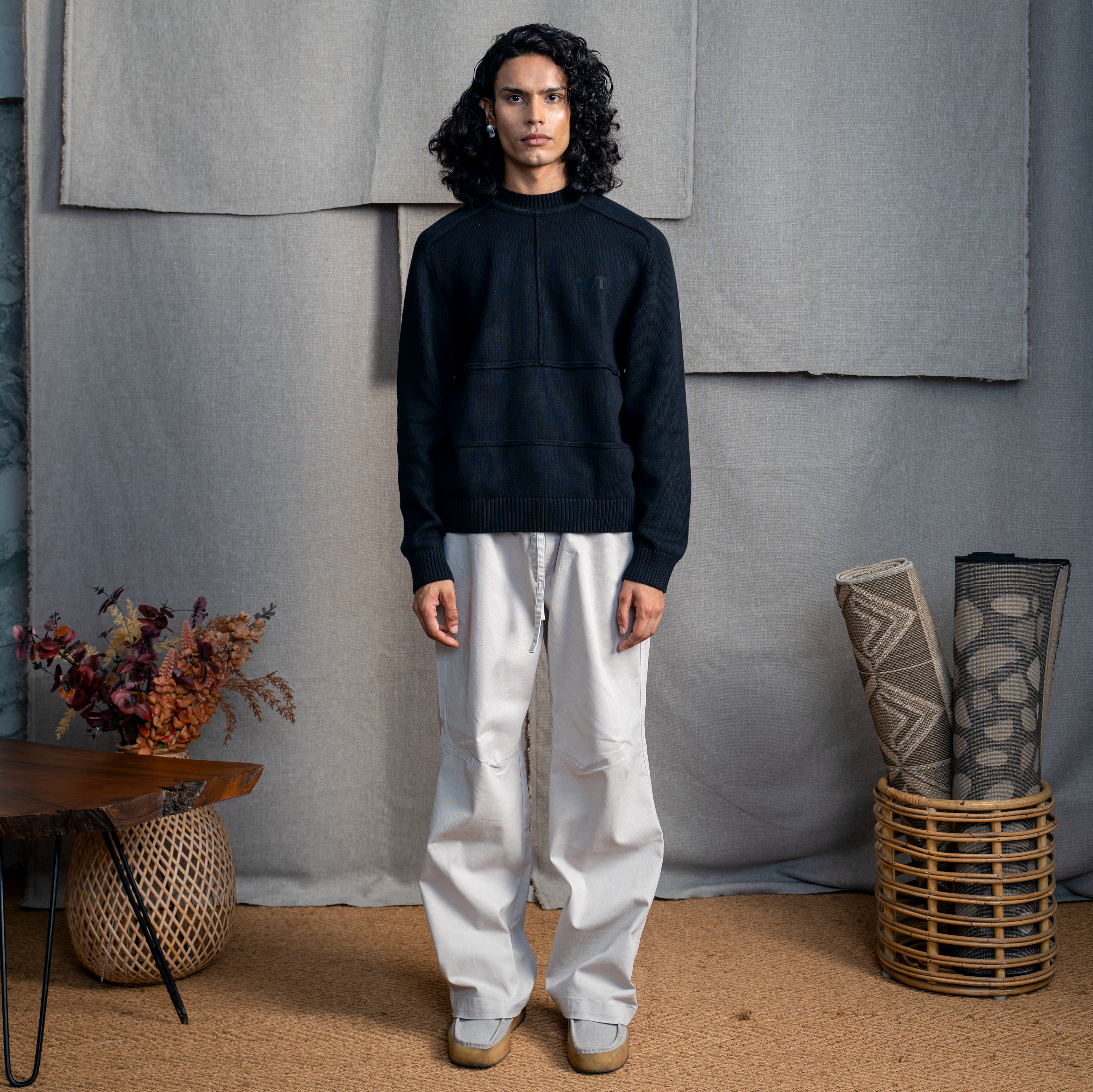 KNITTED CREW NECK JUMPER - RICH BLACK