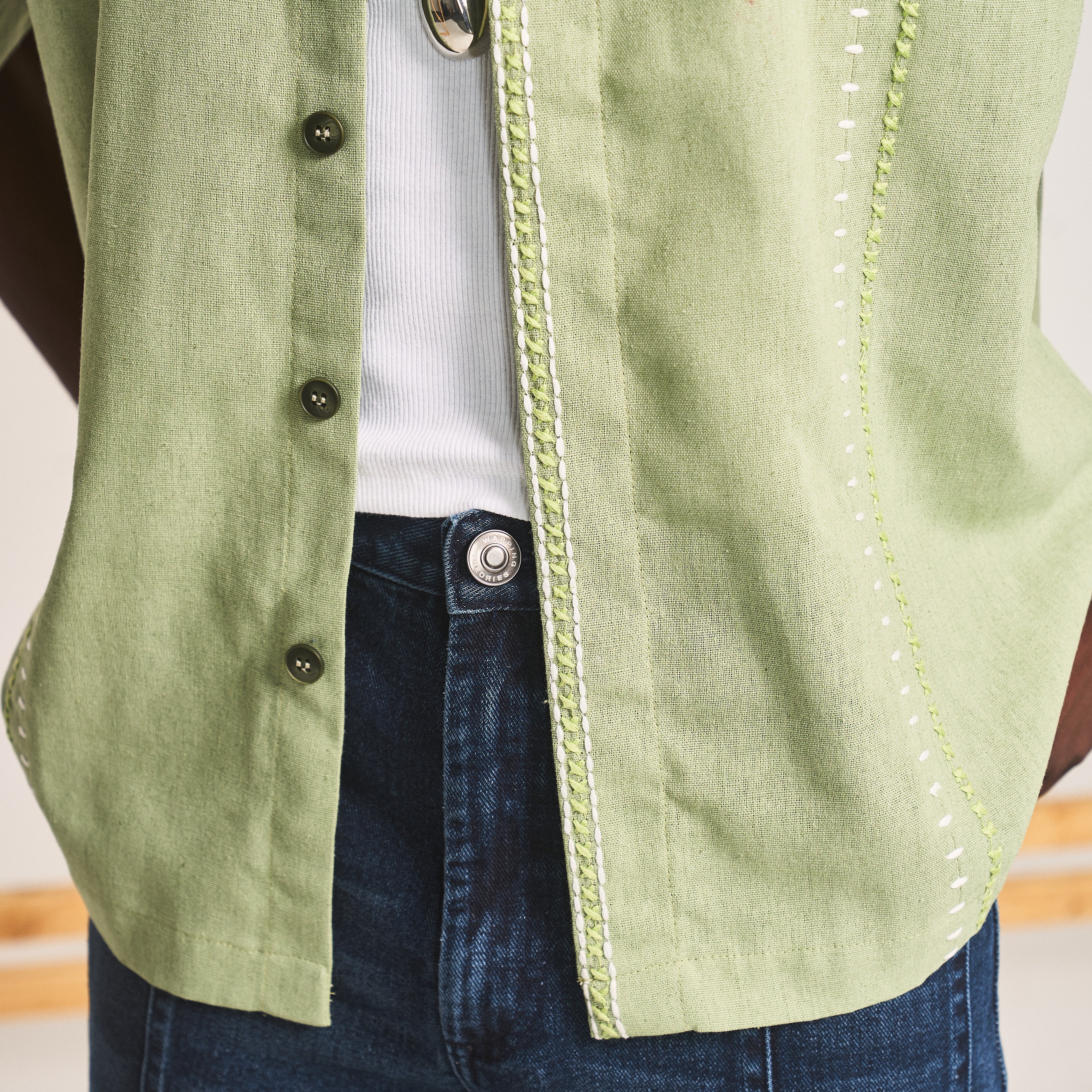 RUNNING CROSS STITCH SHIRT- PISTACHIO