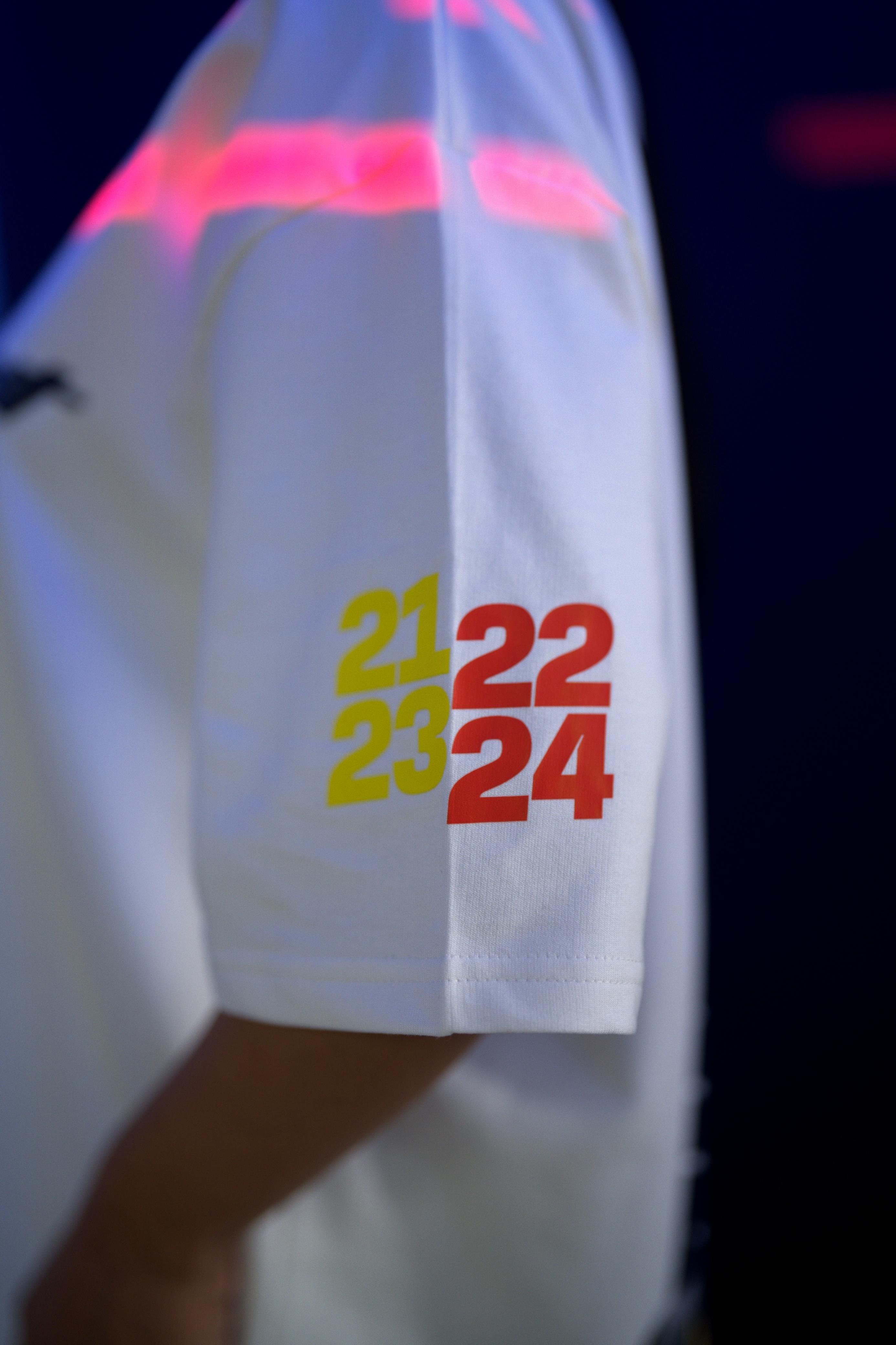 Formula First -Champion (White)