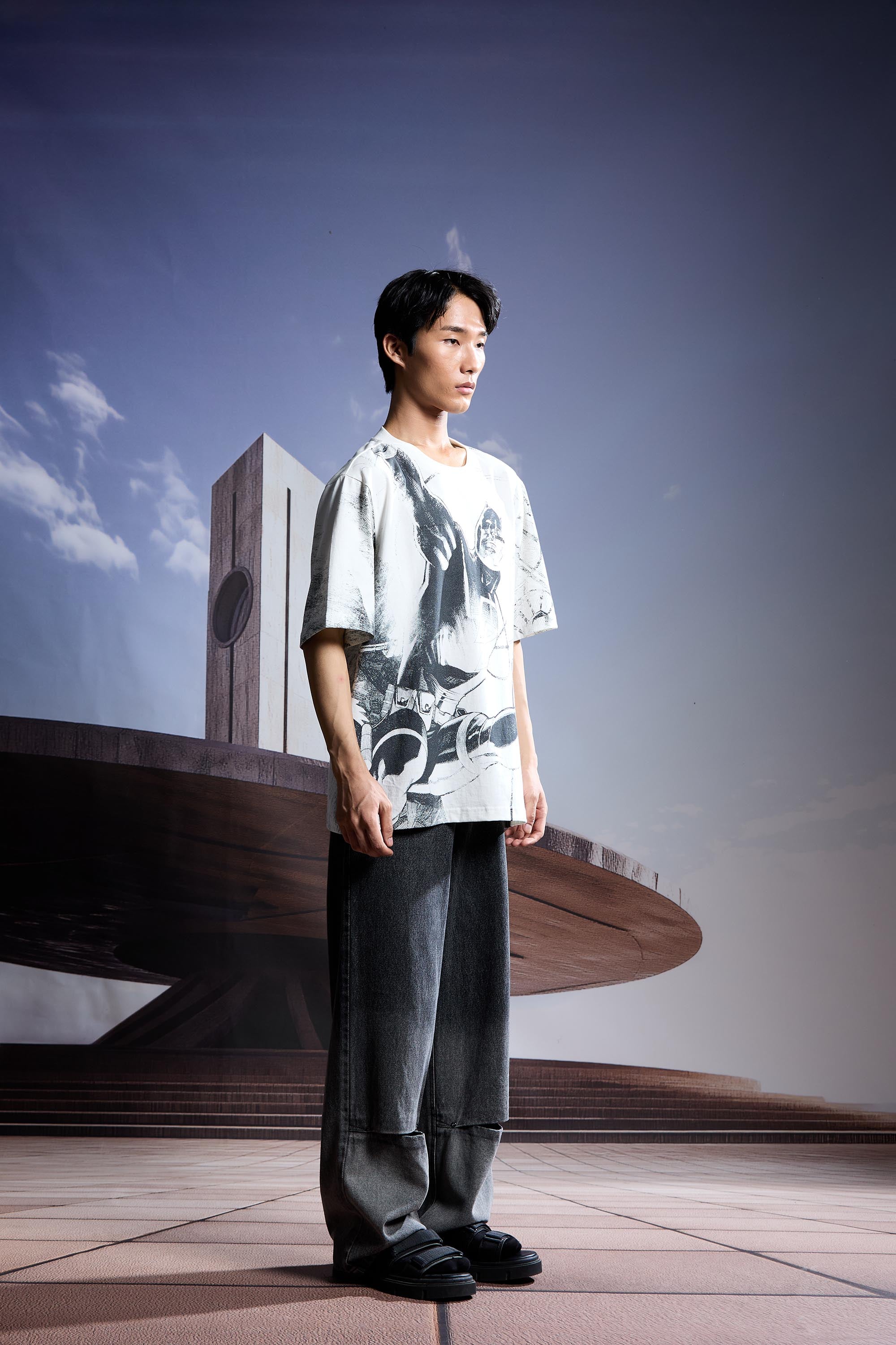'STRAYLIGHT' T-SHIRT