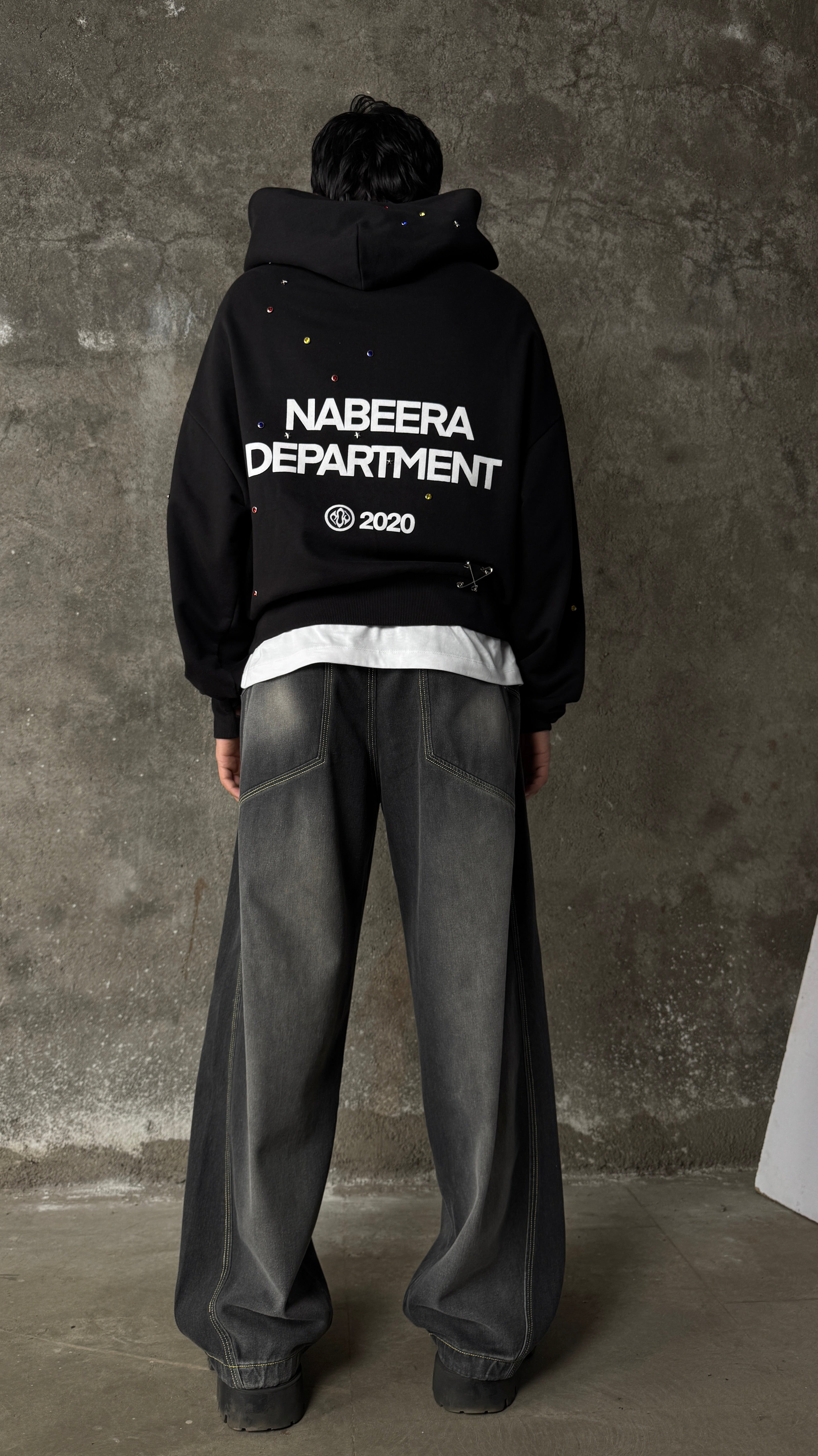 B4 Curved-black spray - RTW