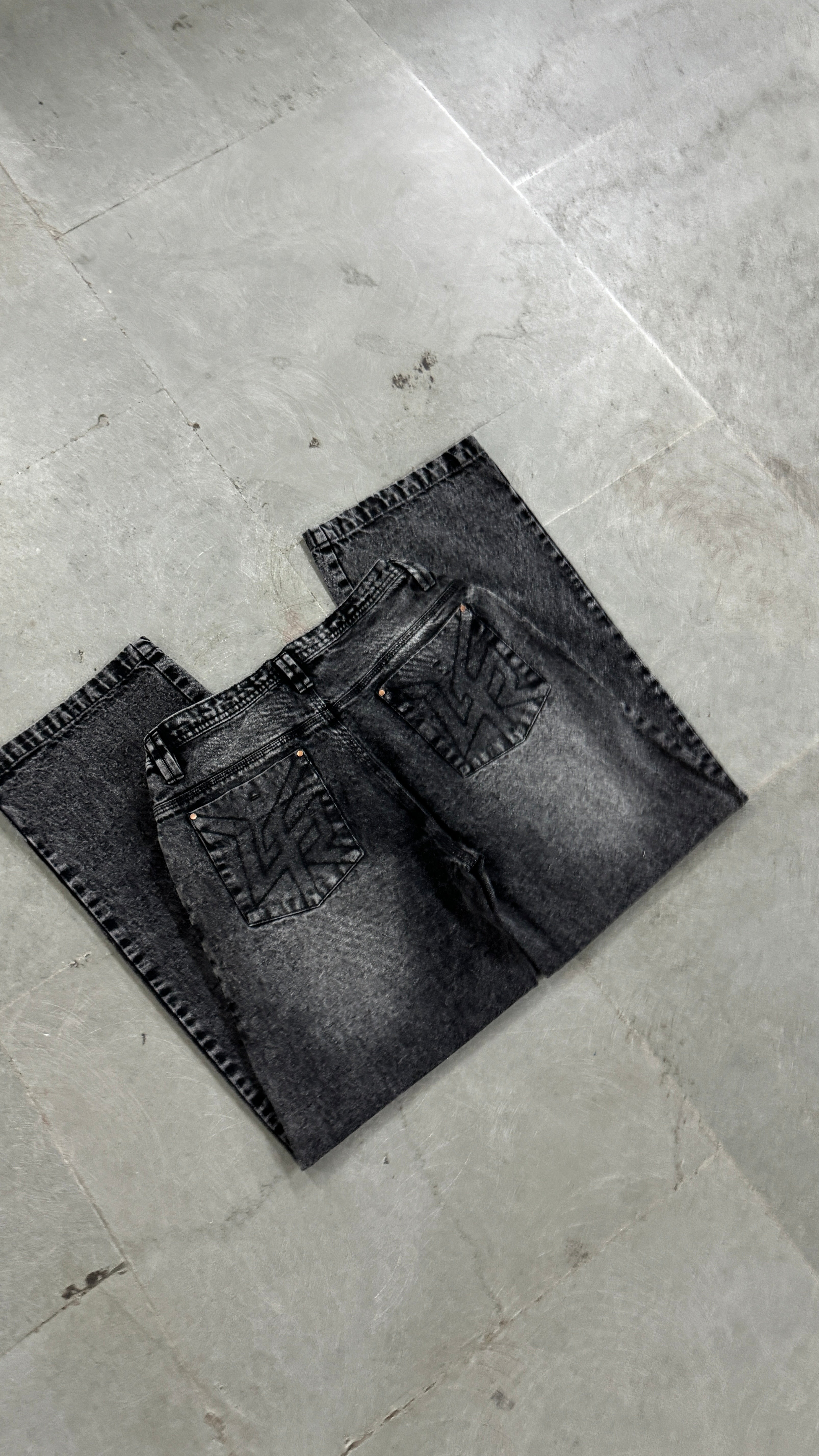 KAALA PATTHAR JEANS RTW