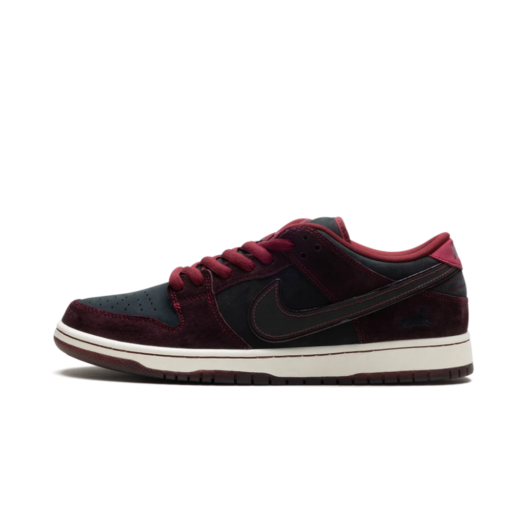 Nike SB Dunk Low Riot Skateshop