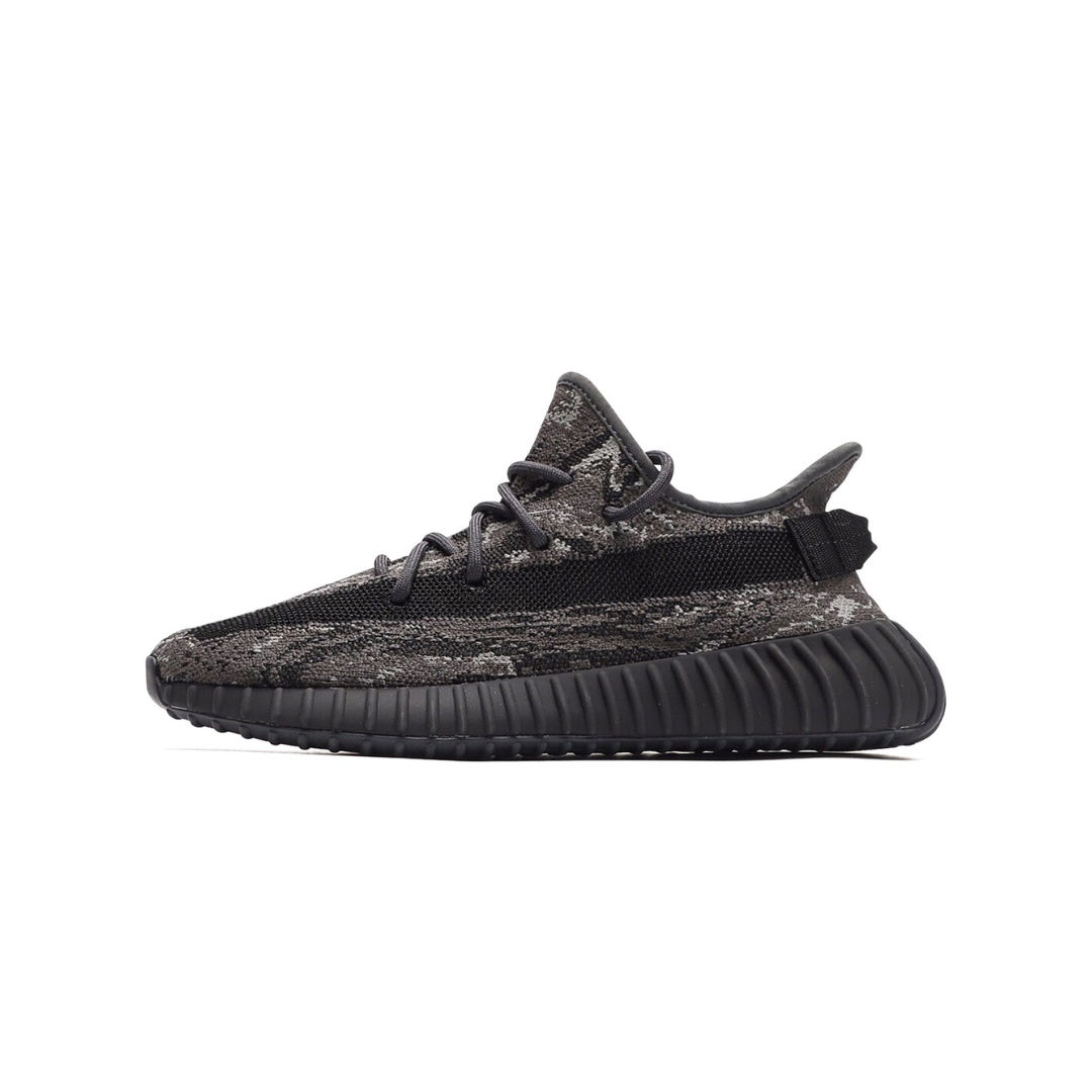 Black Adidas Yeezy Boost 350 V2 Reflective Lace at Rs 3200/pair in Surat