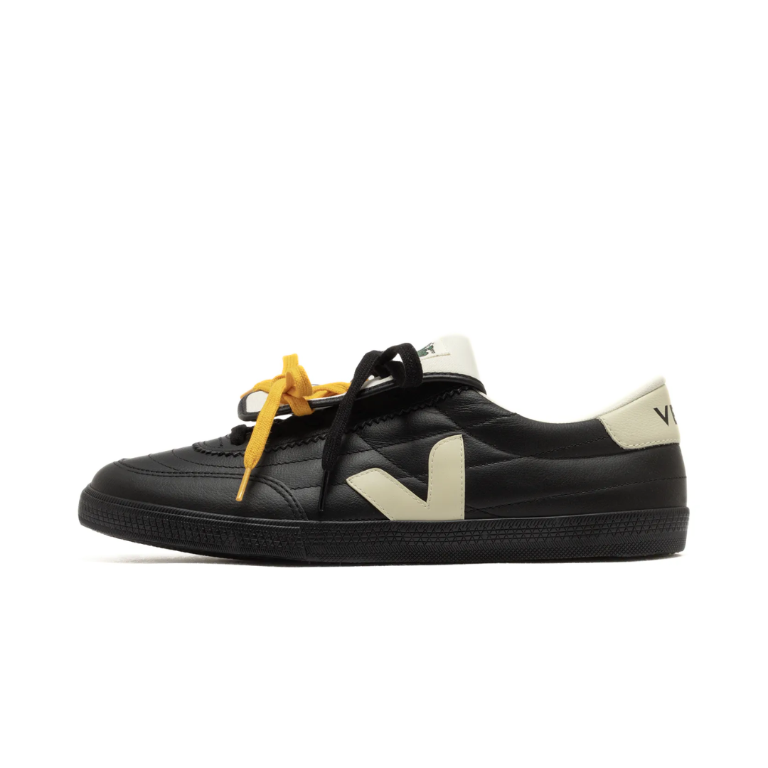 VEJA Panenka Leather Magliano Black