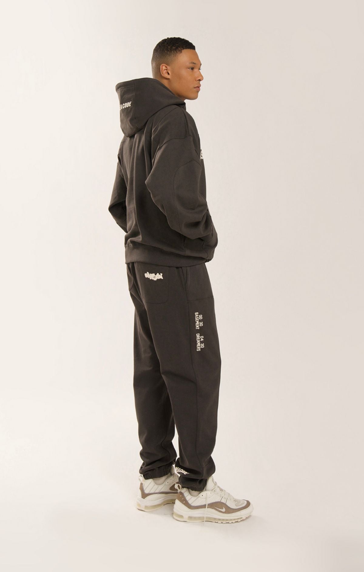 00:30  04:30 JOGGERS