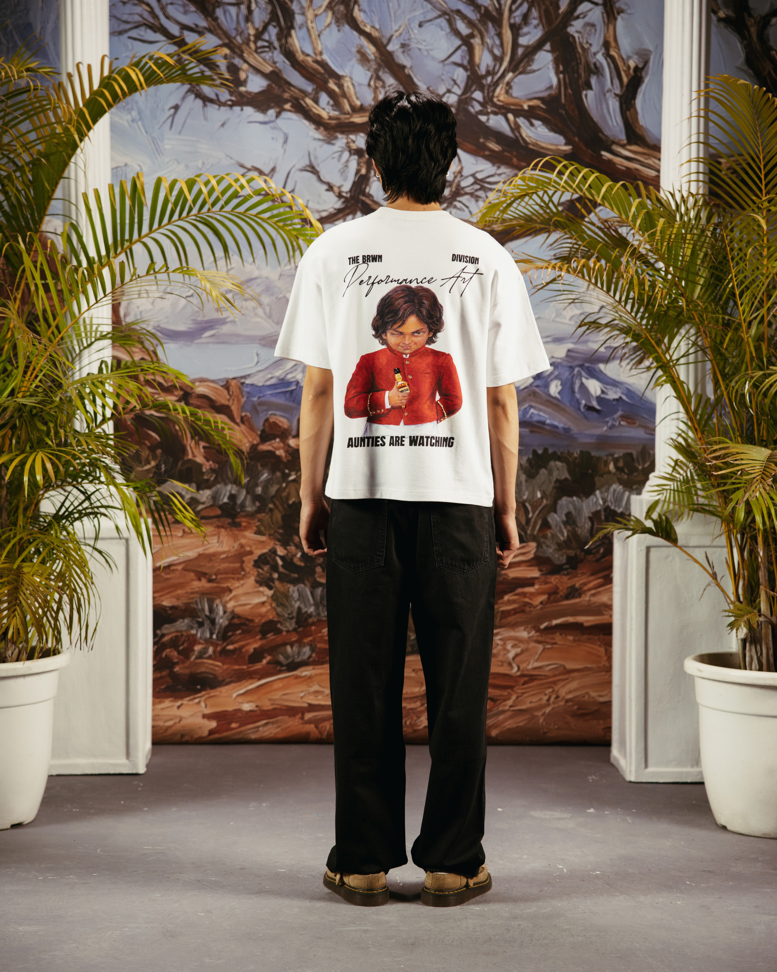 AUNTIES ARE WATCHING (T-SHIRT)