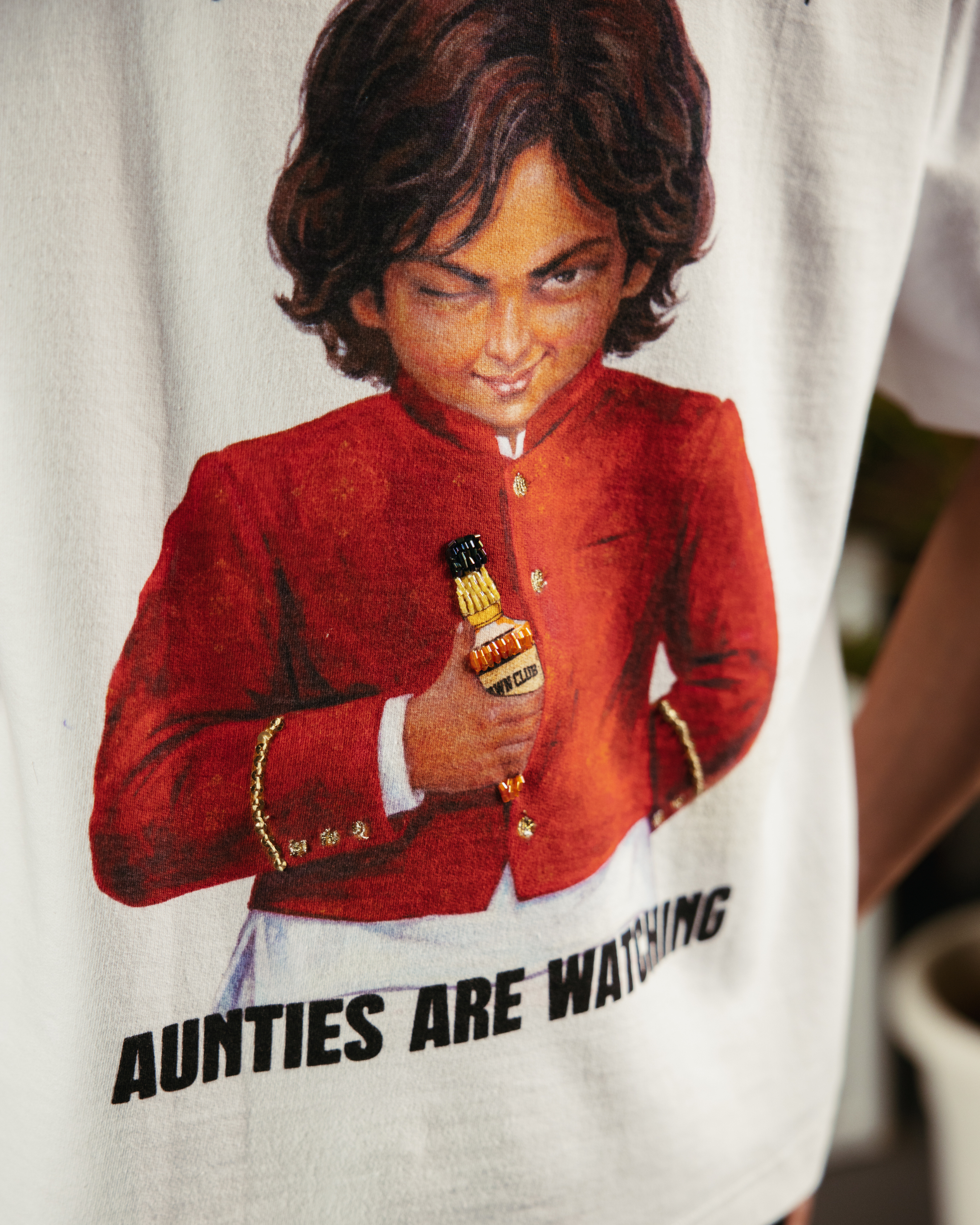 AUNTIES ARE WATCHING (T-SHIRT)