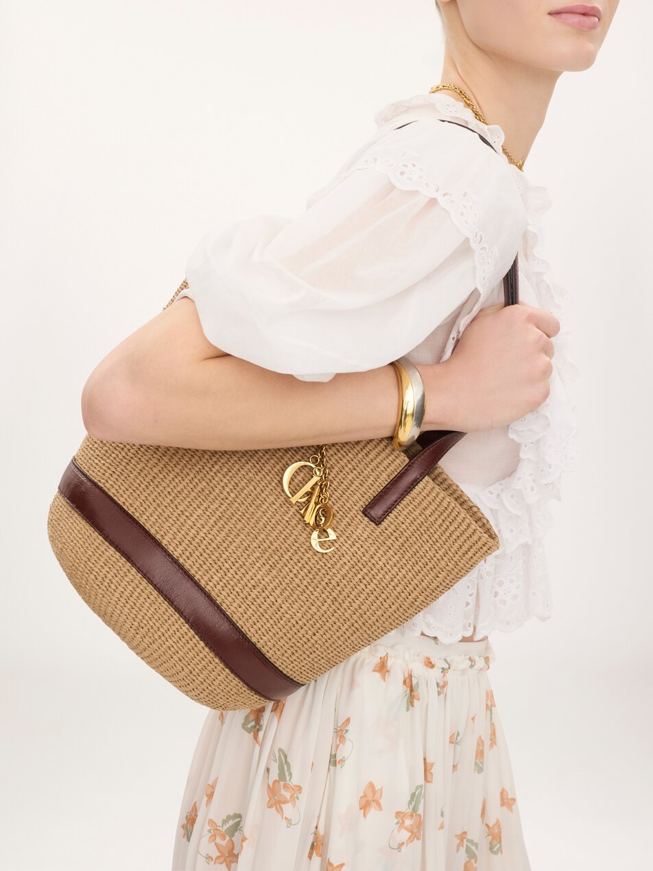 CHLOE Charms basket bag in natural fibers Crafty Brown