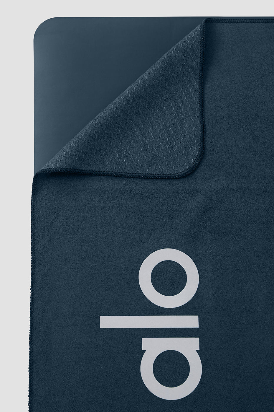 alo Grounded No-Slip Towel - Eclipse