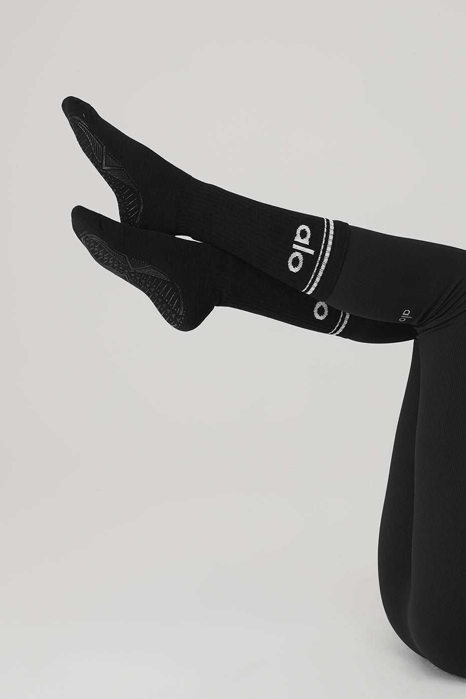 alo Women's Throwback Barre Sock - Black/White