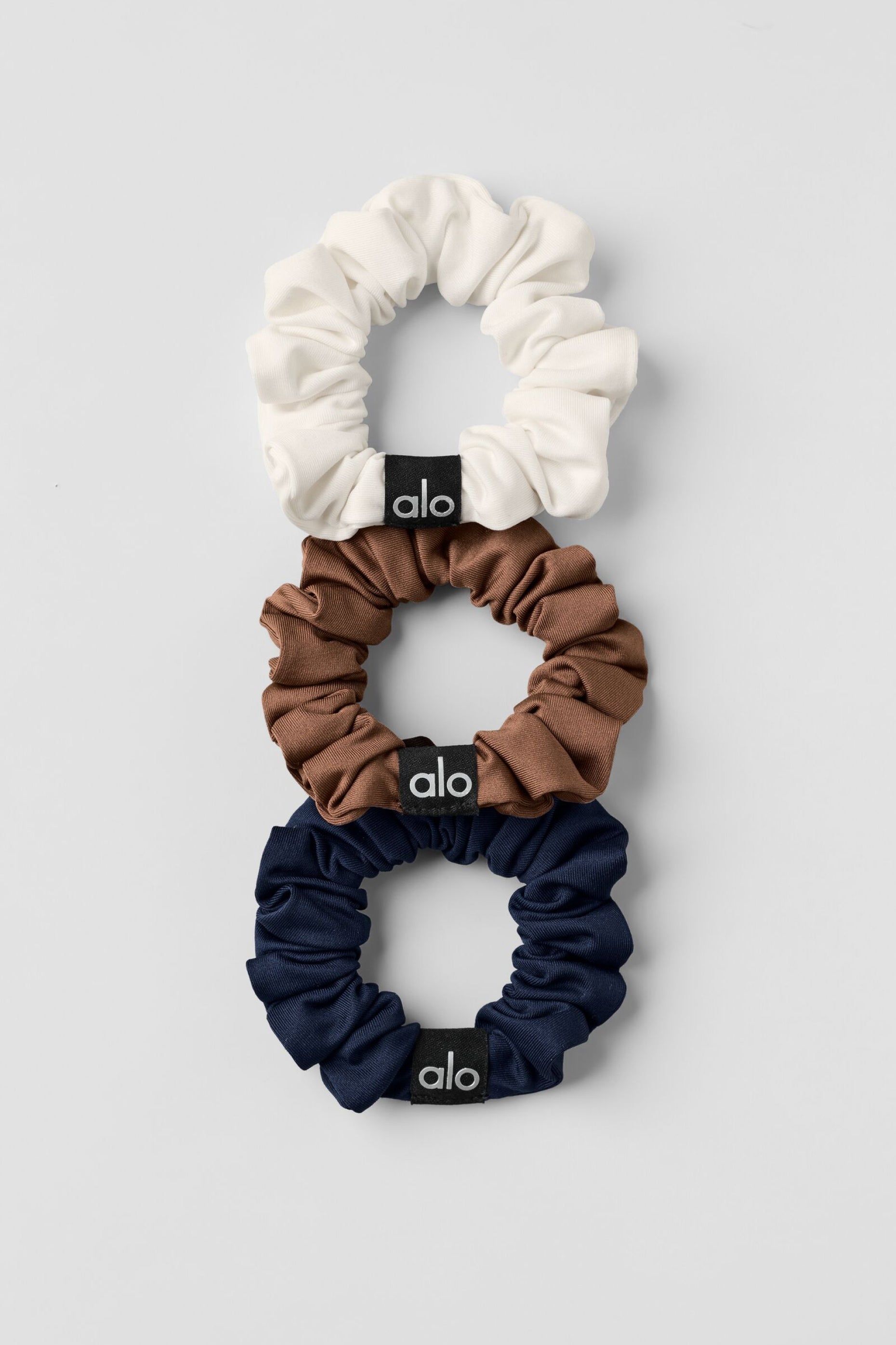 alo Fresh Mini Scrunchie 3-Pack - Sun Kissed Brown/Ivory/Navy