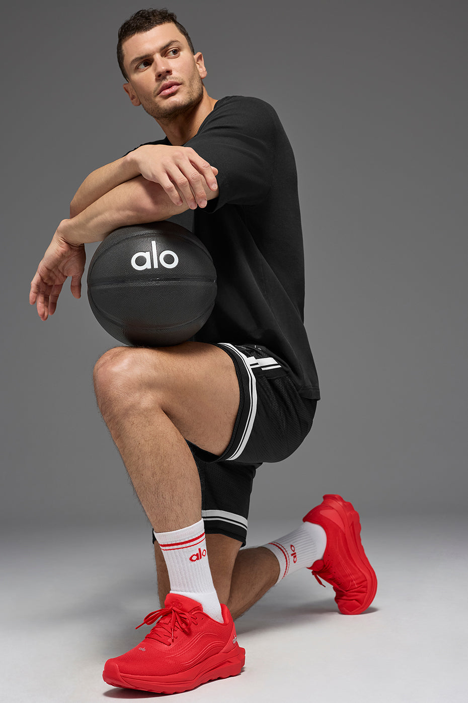alo Unisex Half-Crew Throwback Sock - White/Bright Red