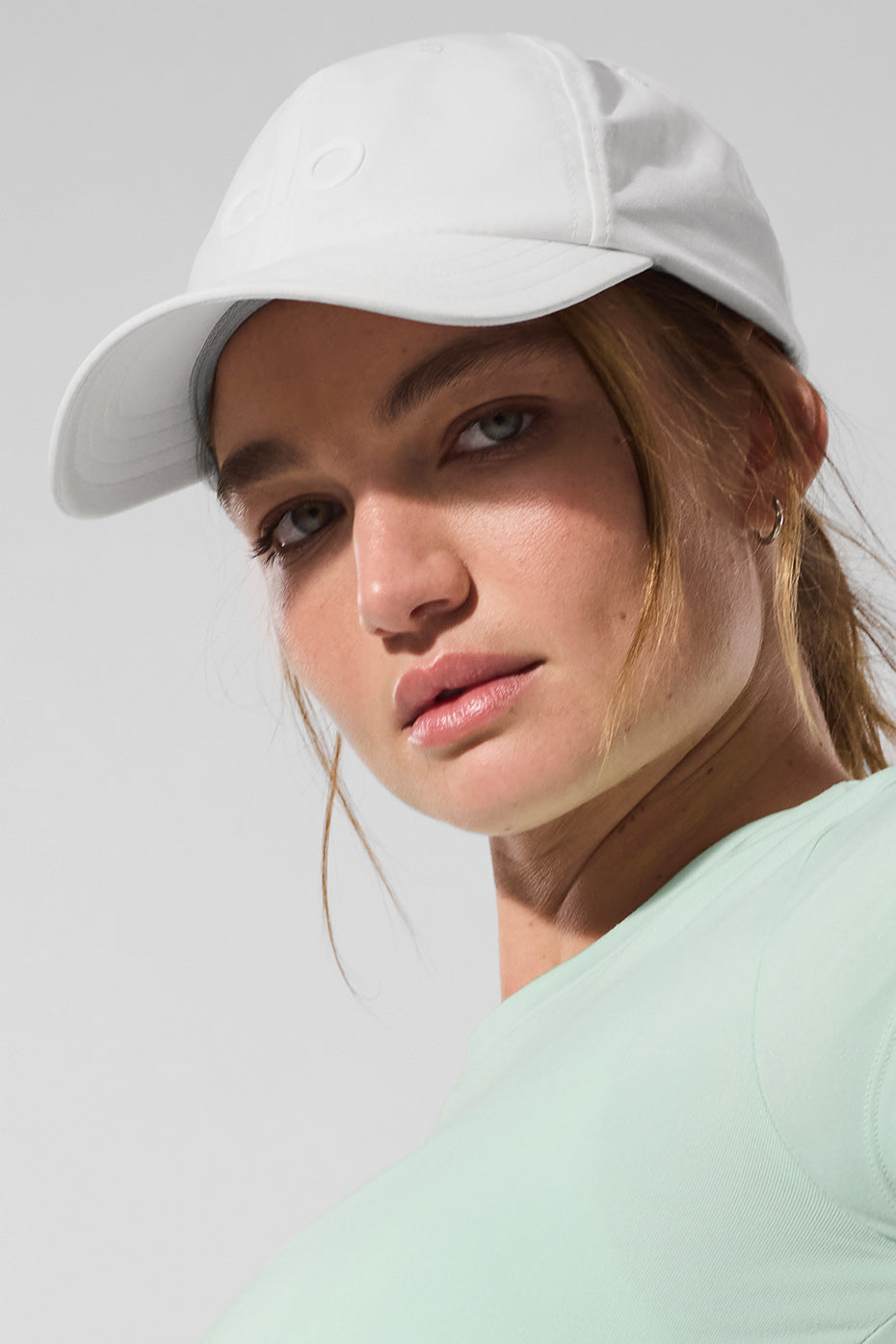 alo Performance Off-Duty Cap - White/White