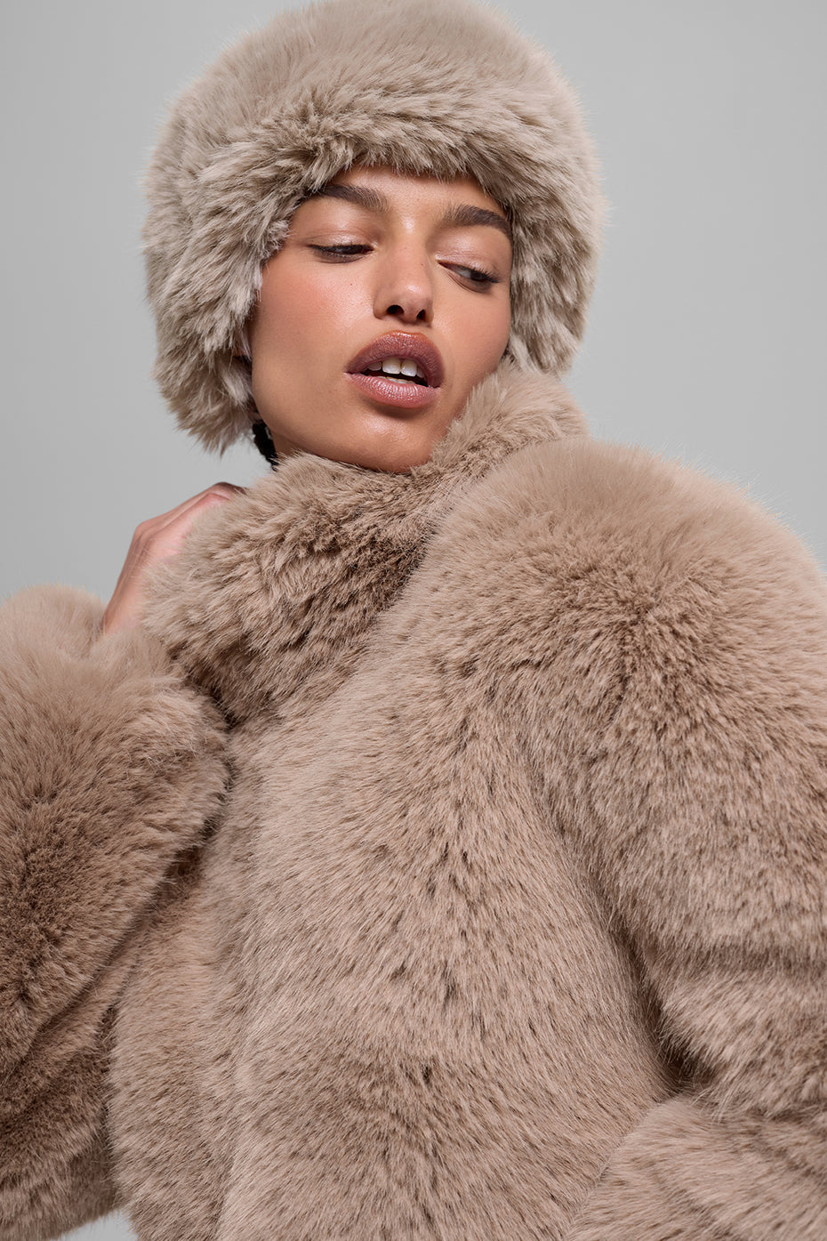 alo Opulent Faux Fur Wintersun Headband - Oat
