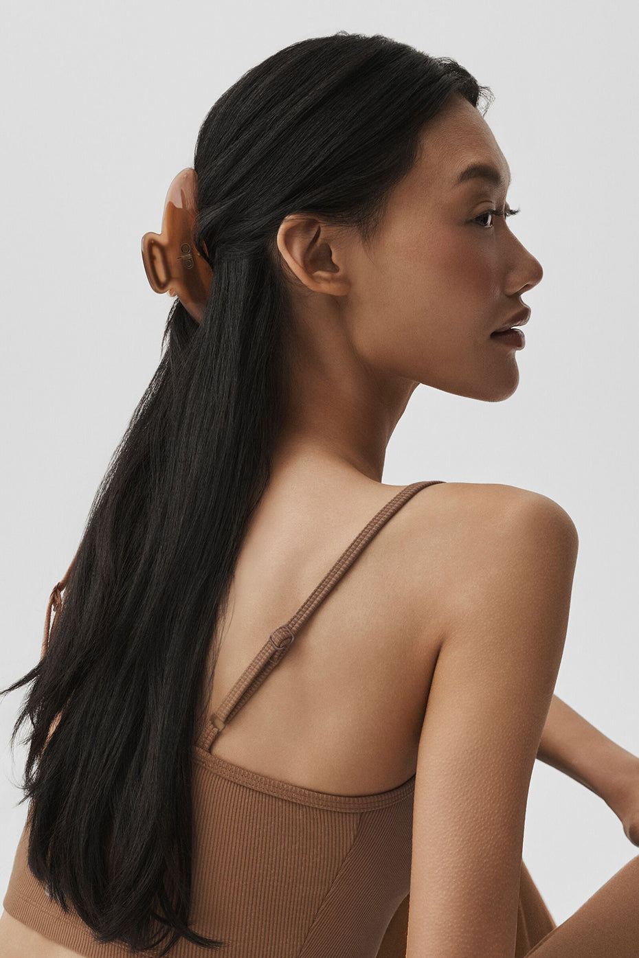 alo Acrylic Illusion Claw Clip - Sun Kissed Brown/Brushed Gold