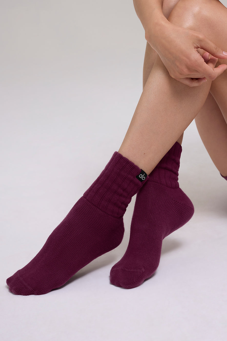 alo Unisex Half-Crew Scrunch Sock - Burgundy