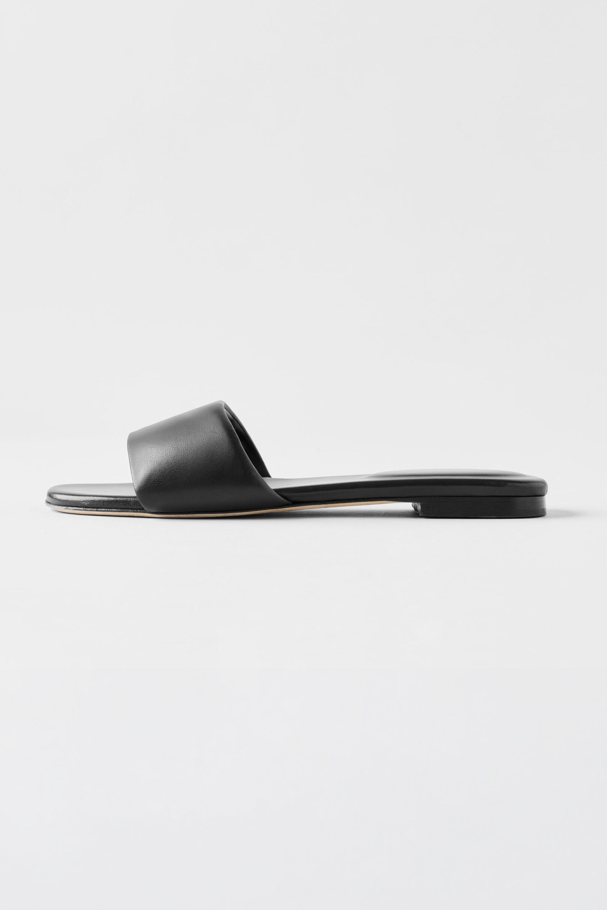 alo ALO Classico Sandal - Black
