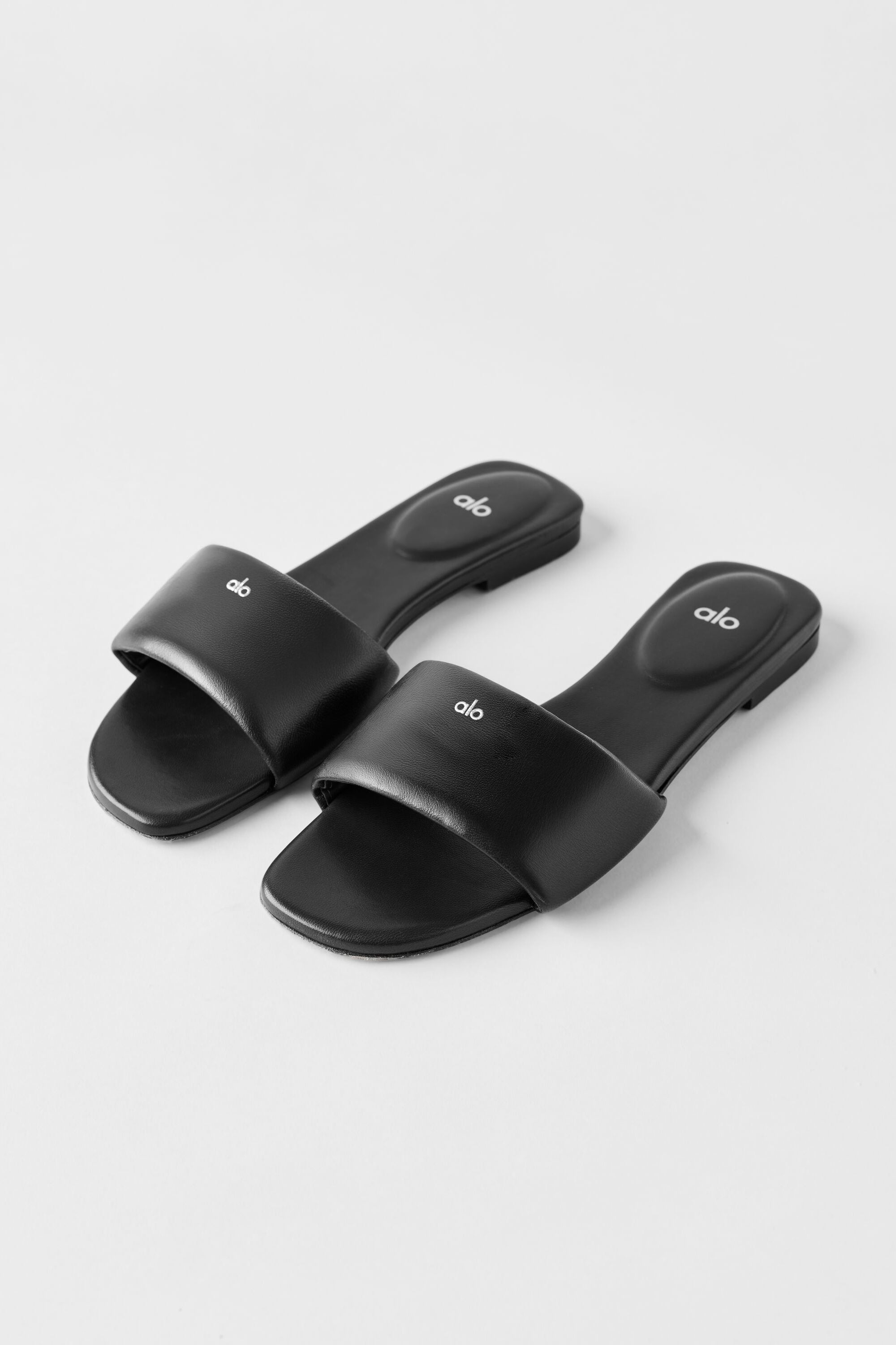 alo ALO Classico Sandal - Black