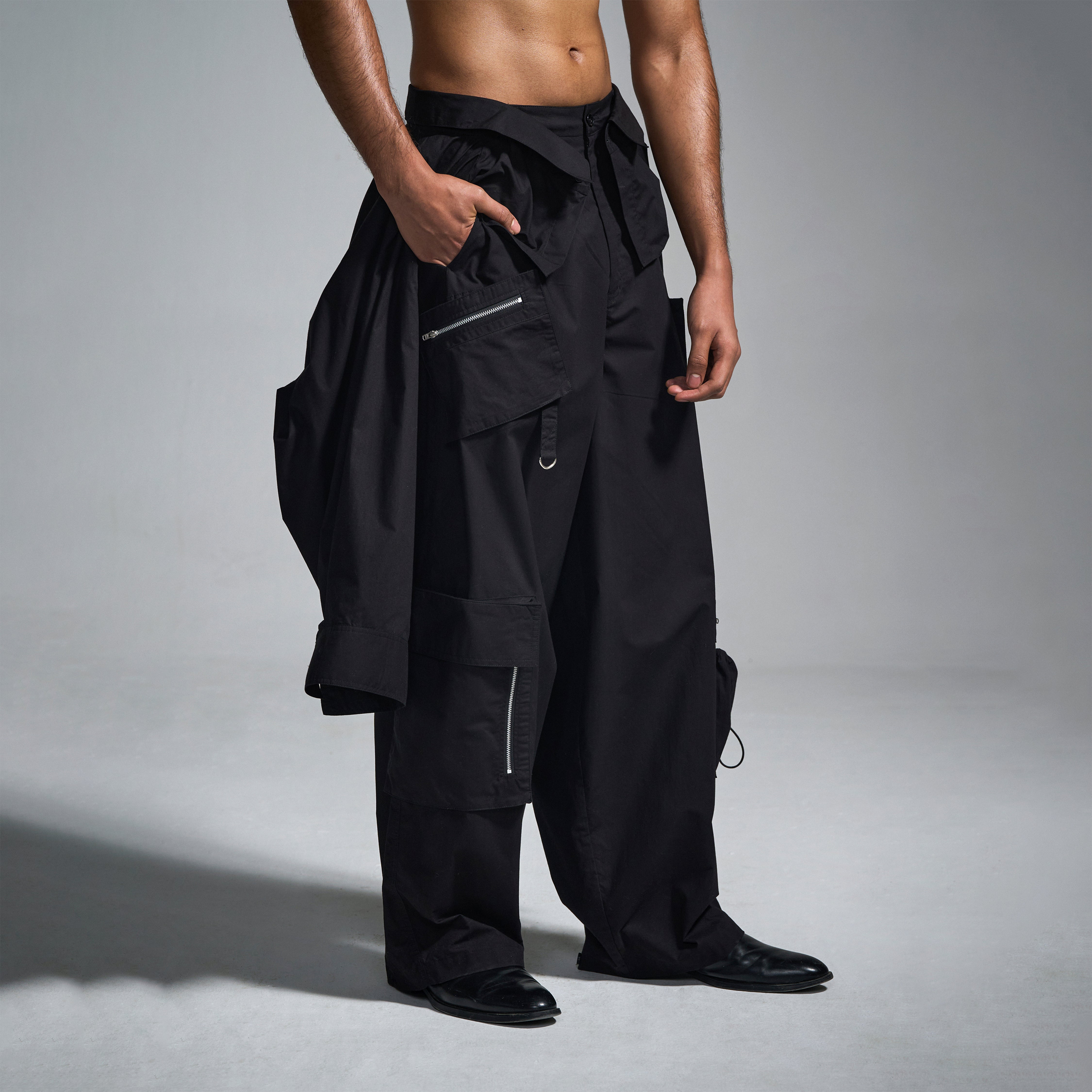 Cargo pants with deconstructed shirt - Black