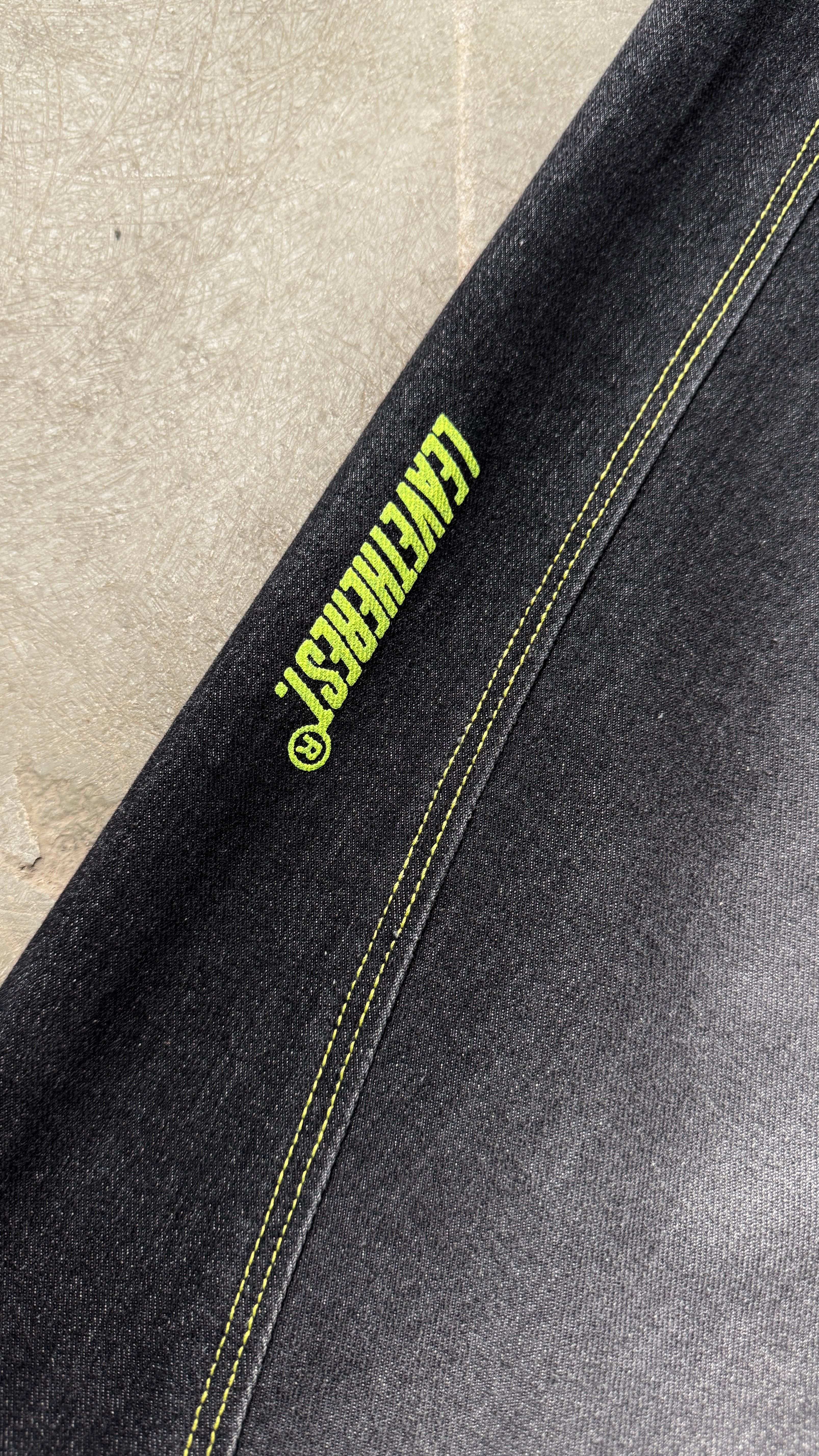 B4 Curved-black spray - RTW