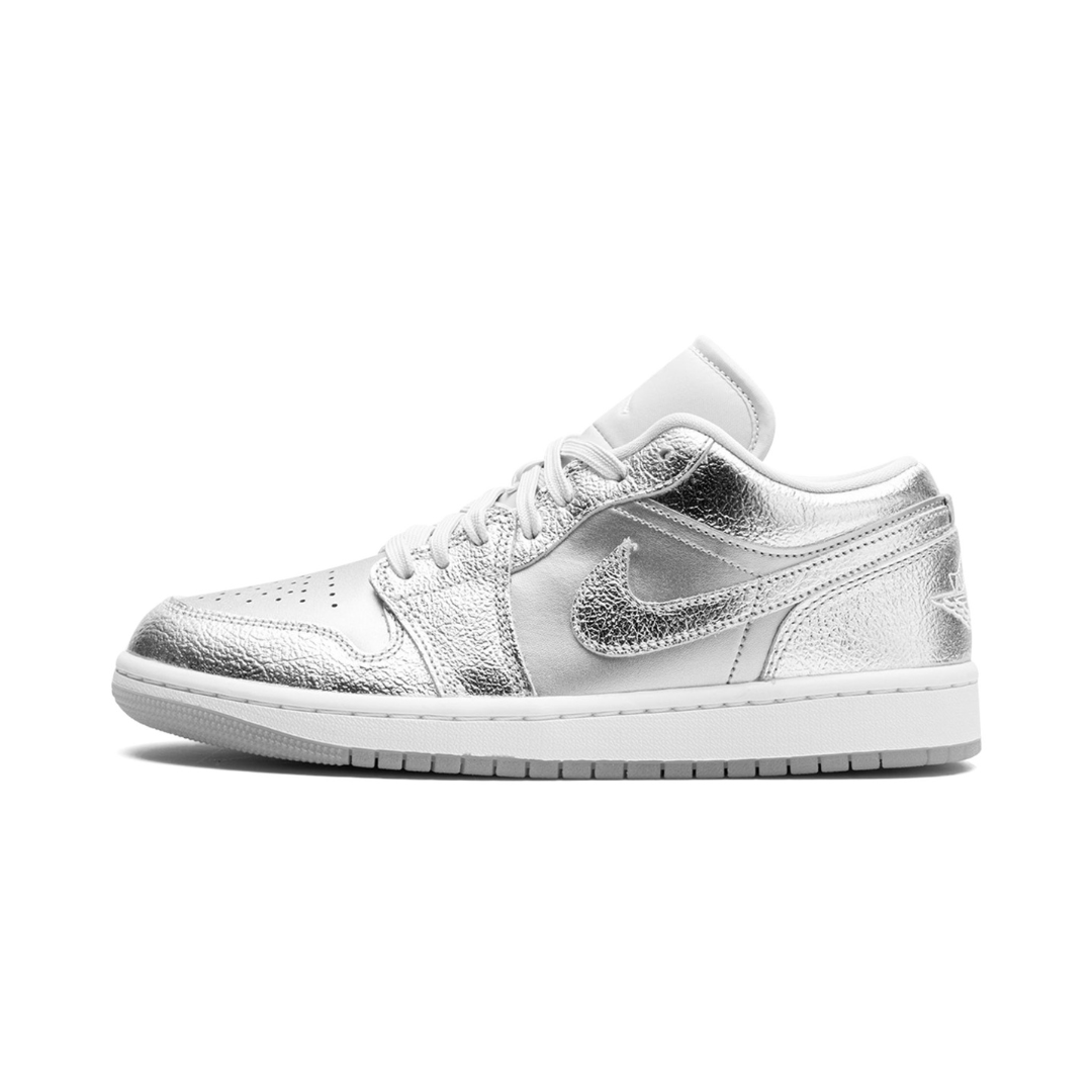 Jordan 1 Low SE Metallic Silver (W)