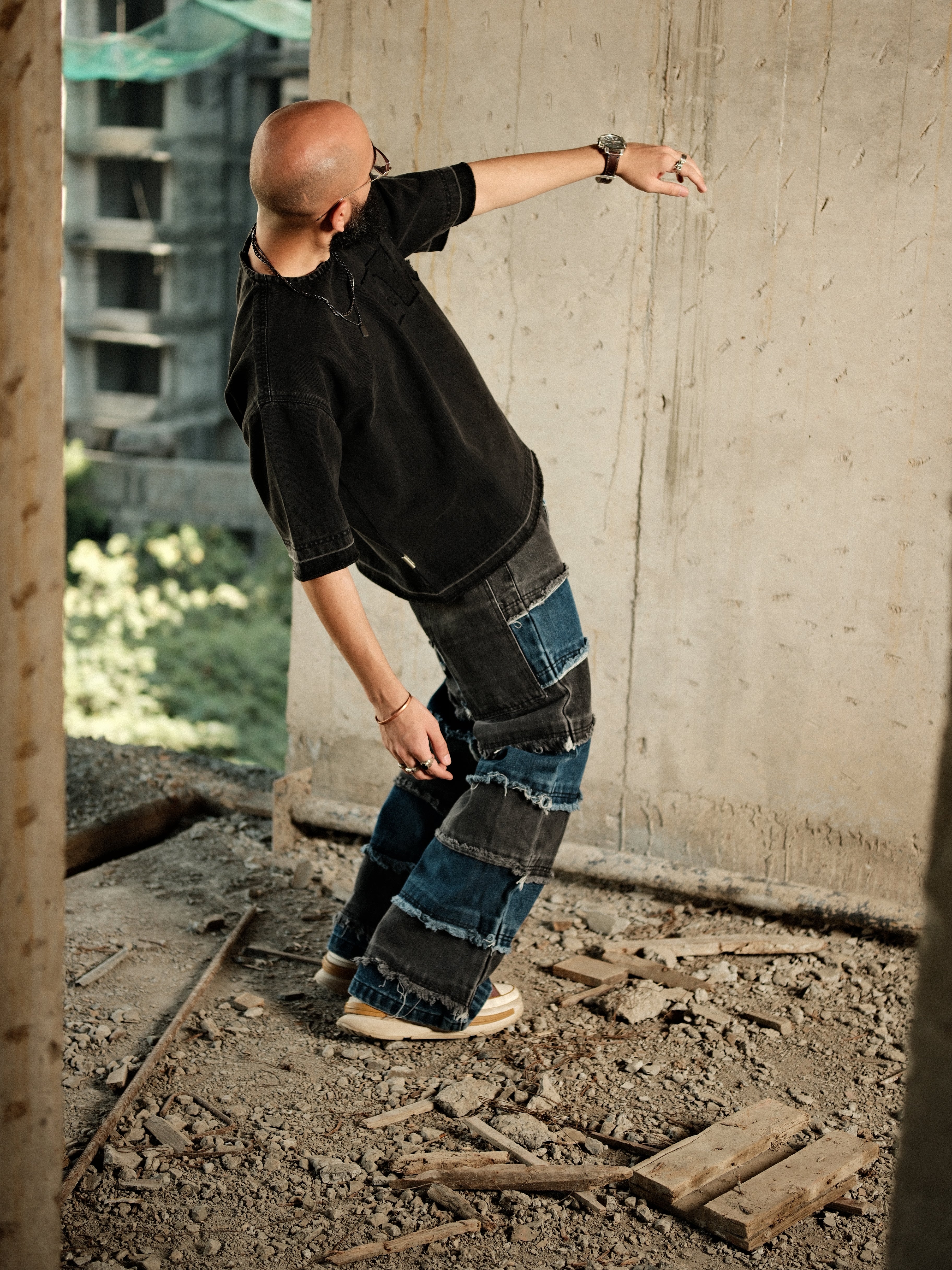 Carbon Husk tee - Oversized Tshirt (Black)