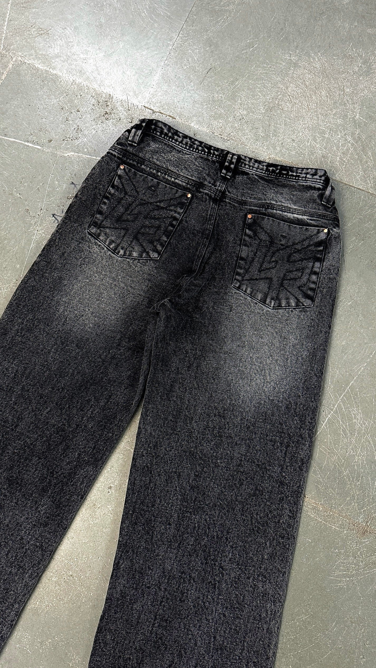 KAALA PATTHAR JEANS RTW