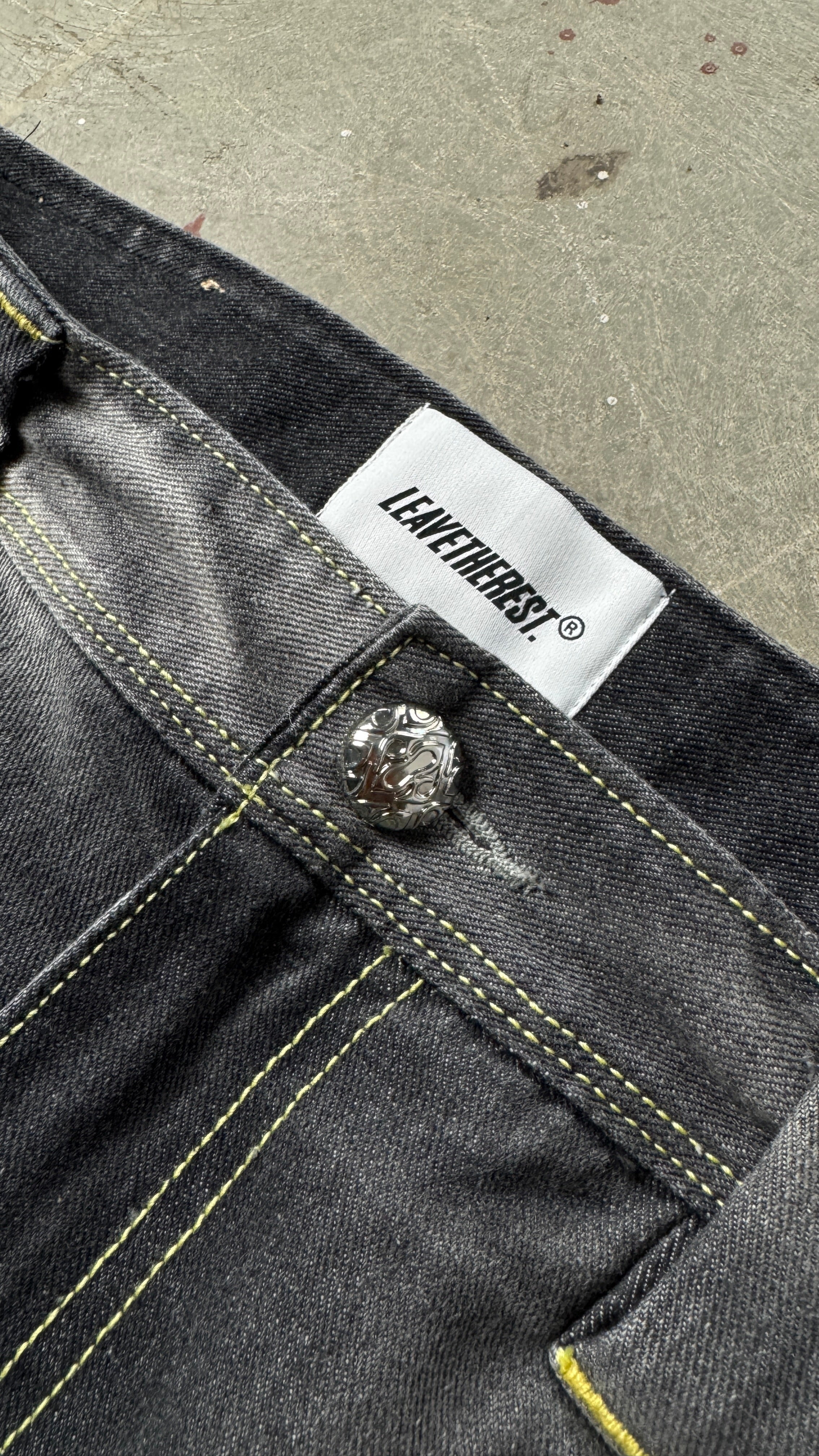 B4 Curved-black spray - RTW