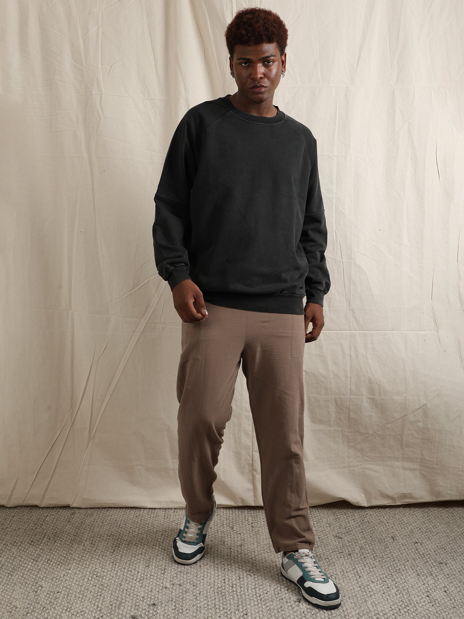 OVERDYED RAGLAN SLEEVED SWEATSHIRT (BLACK)