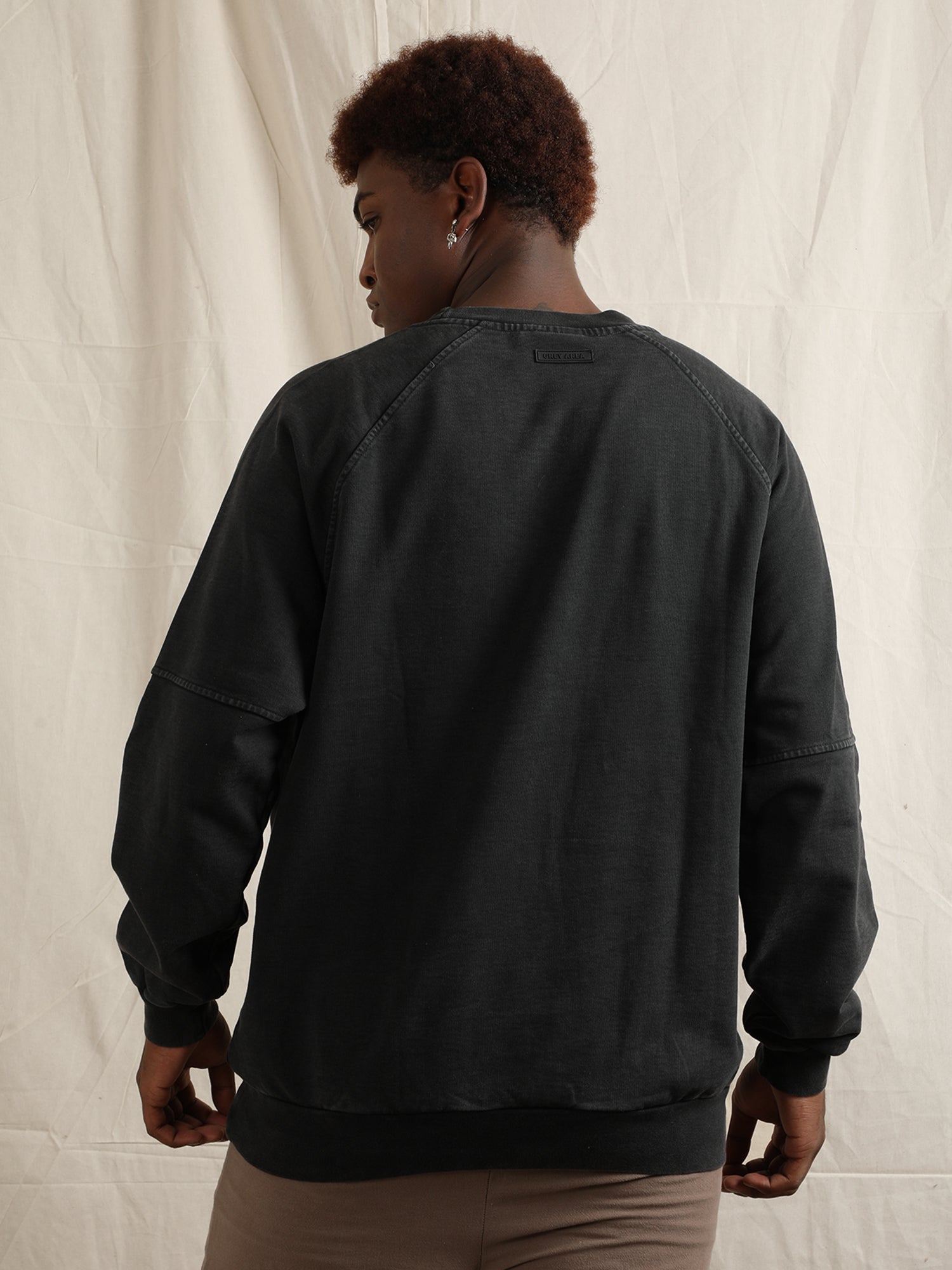 OVERDYED RAGLAN SLEEVED SWEATSHIRT (BLACK)