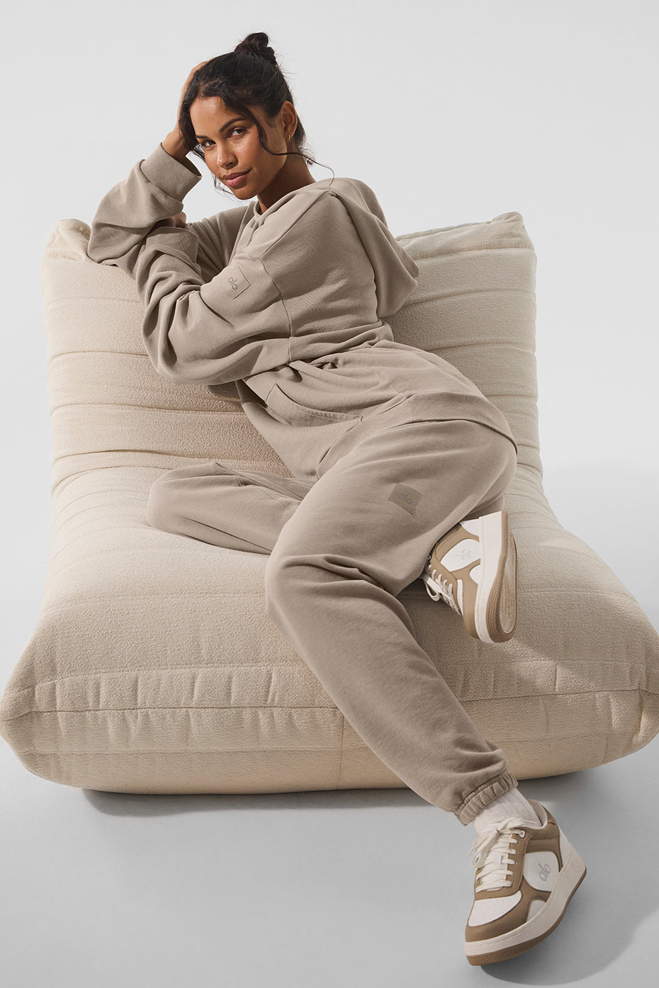 alo Chill Vintage Wash Hoodie - Gravel Wash