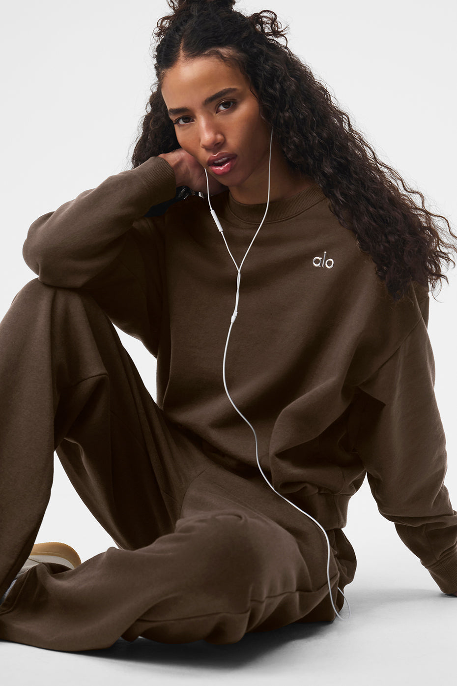 alo Accolade Crew Neck Pullover - Espresso