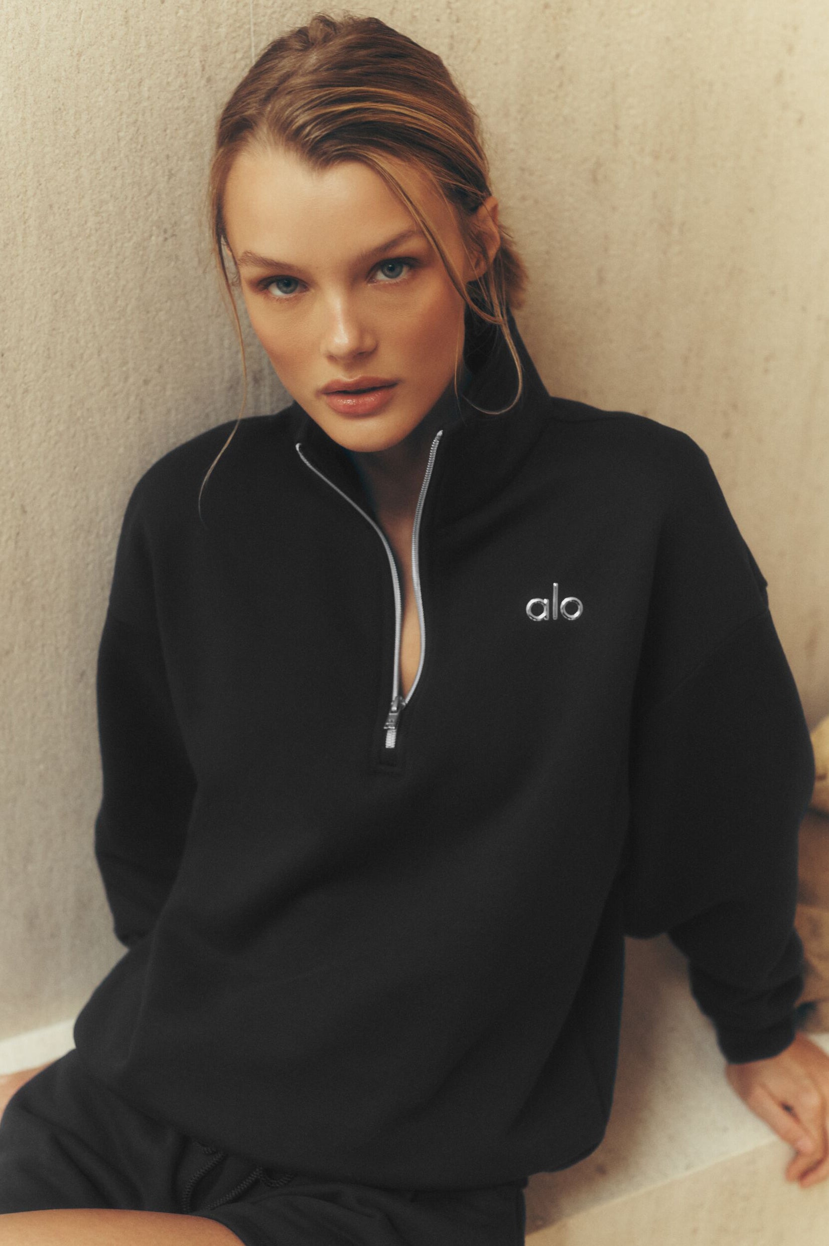 alo Accolade 1/4 Zip Pullover - Black