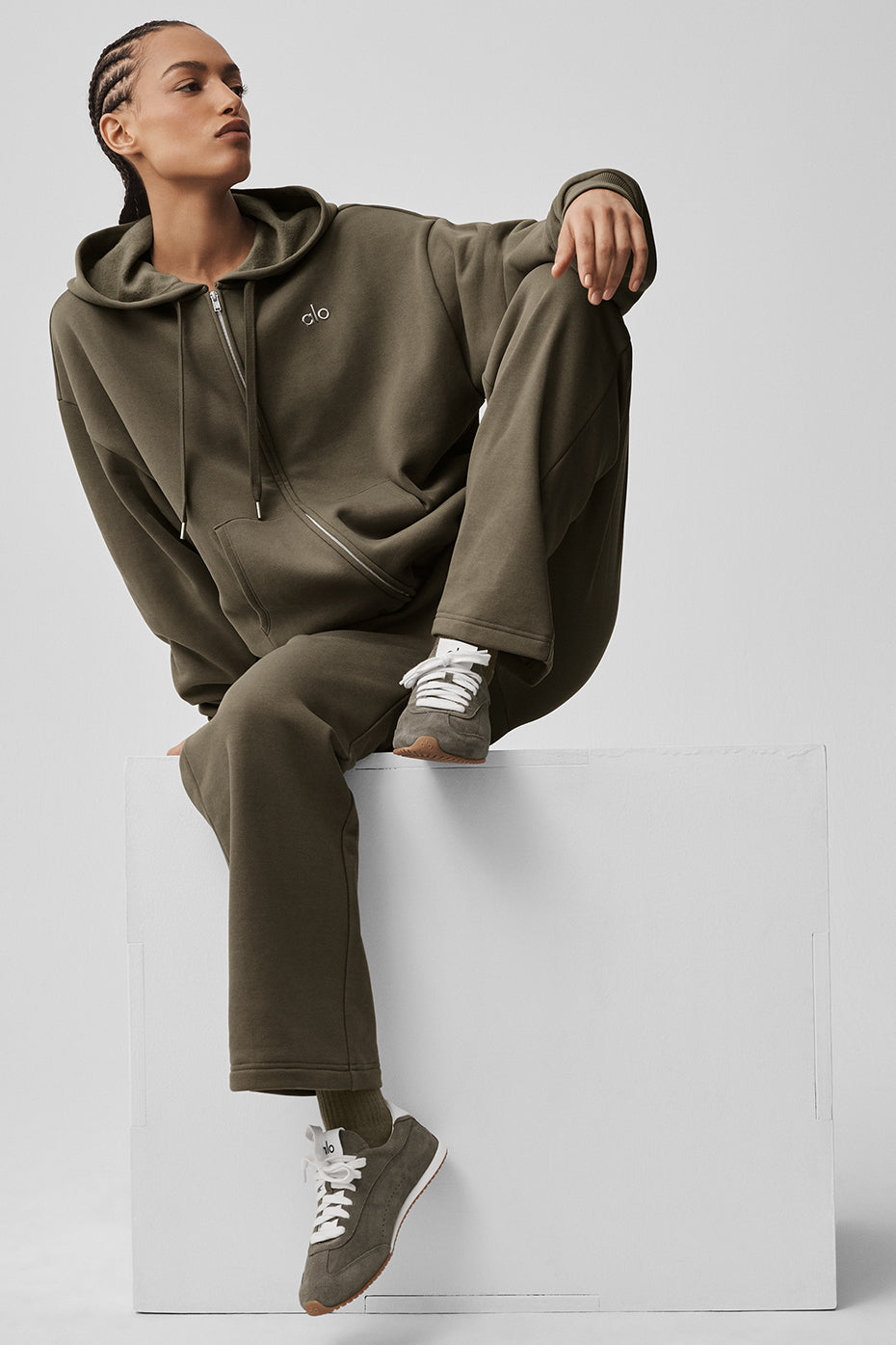 alo Accolade Straight Leg Sweatpant - Olive Tree