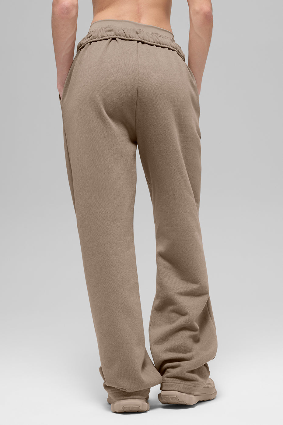 alo Accolade Straight Leg Sweatpant - Gravel