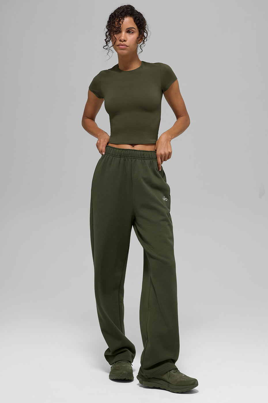 alo Accolade Straight Leg Sweatpant - Green Olive