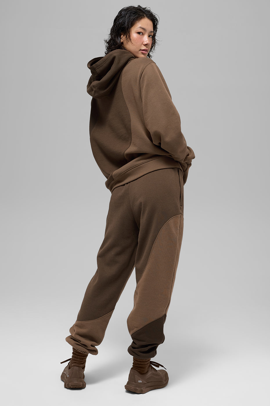 alo Make Waves Sweatpant - Espresso Tonal