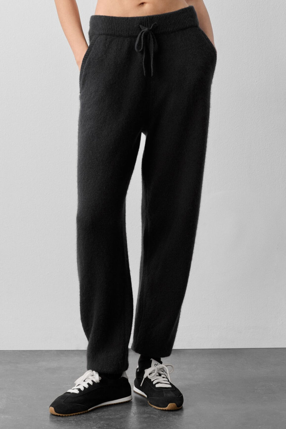 alo Wool Cashmere New Class Sweatpant - Black