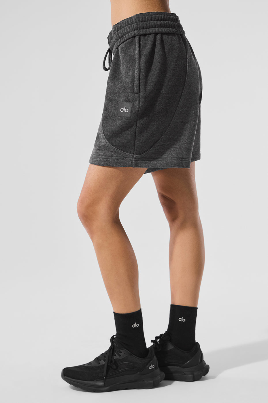 alo 7" Make Waves Short - Dark Heather Grey Tonal