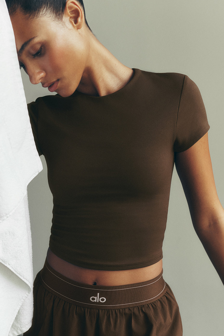 alo ALO Softsculpt Precision Short Sleeve Top - Espresso