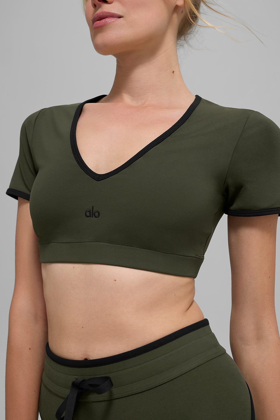 alo Airbrush Race Pace Short Sleeve - Green Olive/Black