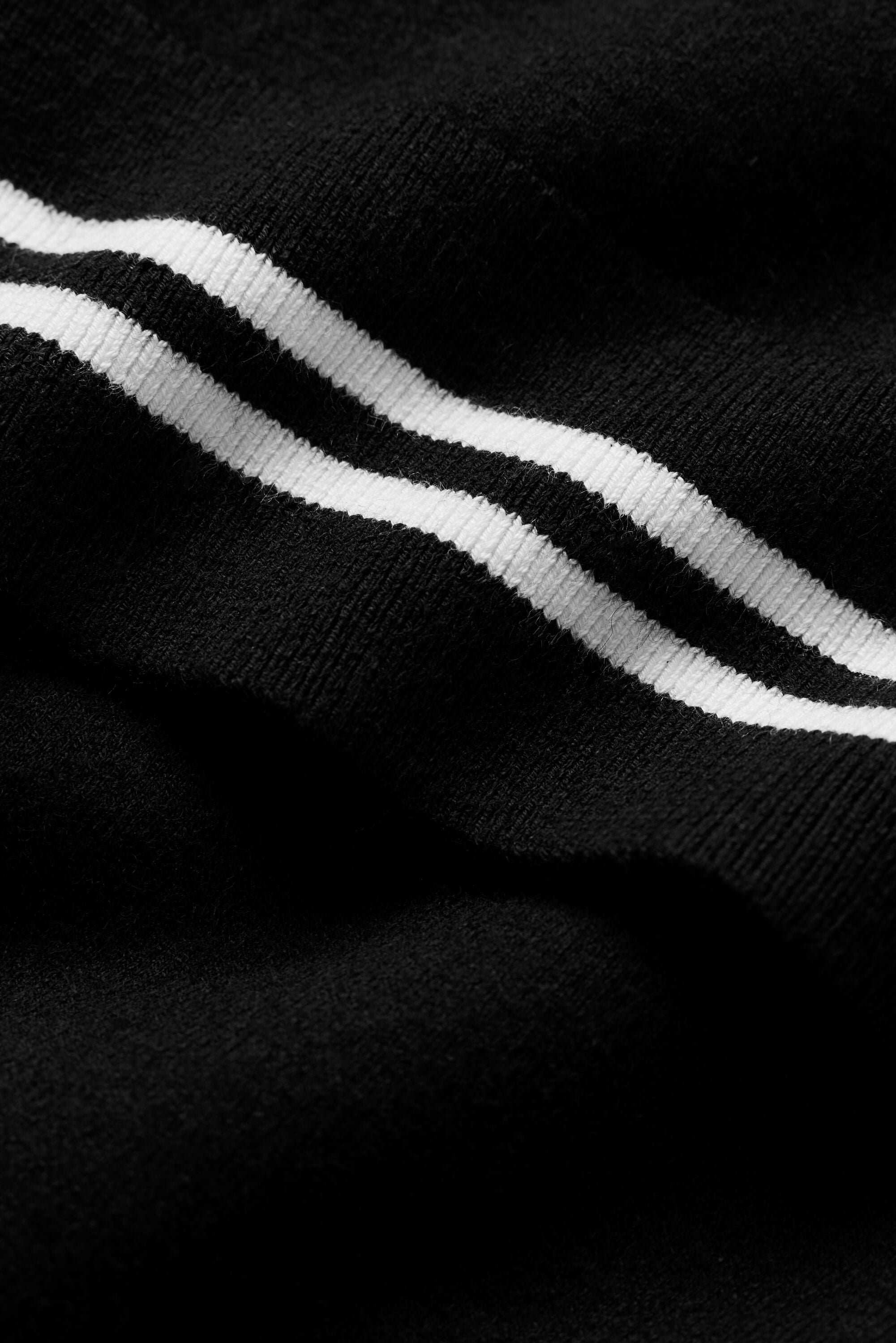 alo Cotton Cashmere My Serve Short Sleeve - Black/White