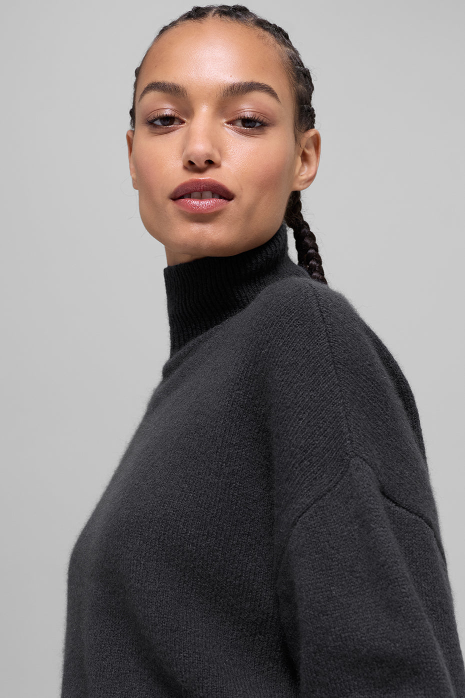 alo Wool Cashmere Cropped New Class Turtleneck Sweater - Black