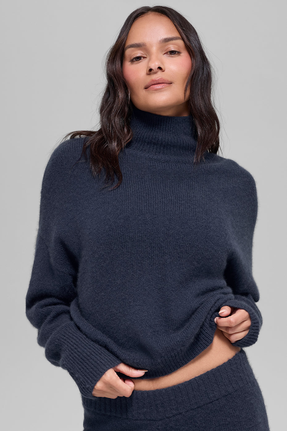 alo Wool Cashmere Cropped New Class Turtleneck Sweater - Navy