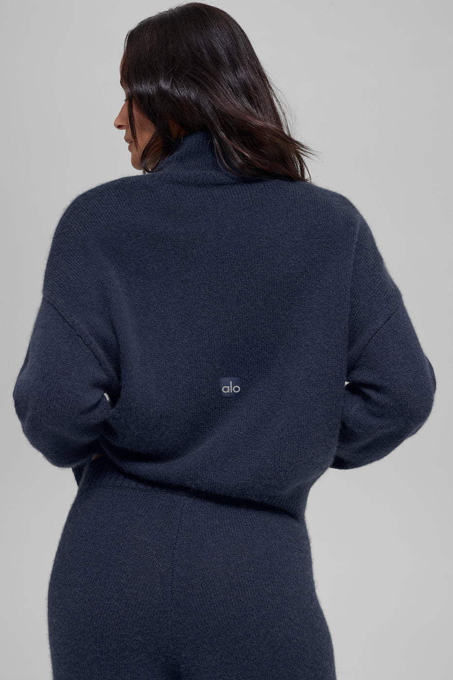 alo Wool Cashmere Cropped New Class Turtleneck Sweater - Navy