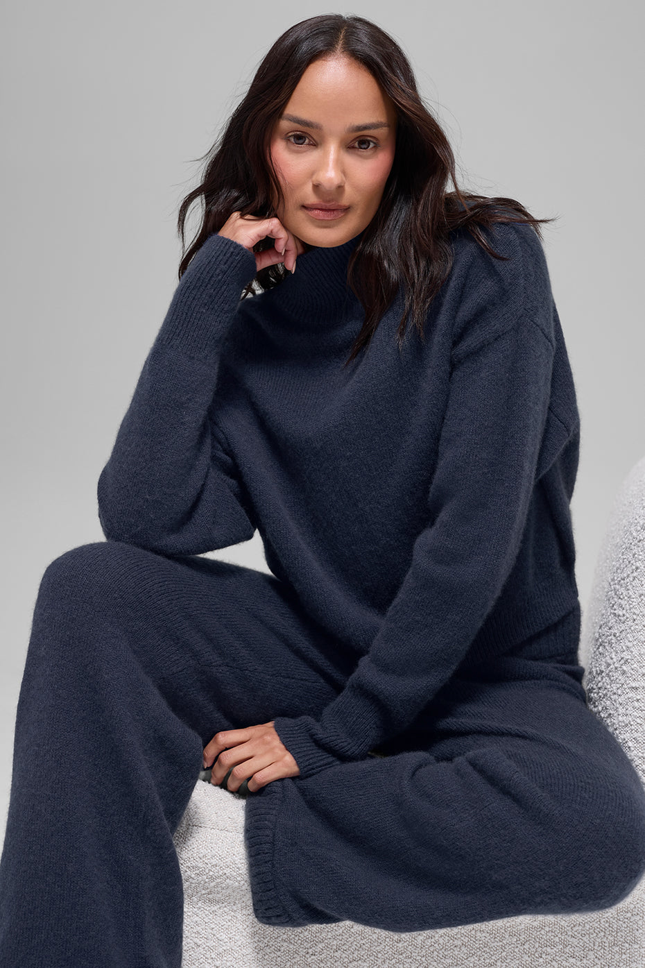 alo Wool Cashmere Cropped New Class Turtleneck Sweater - Navy