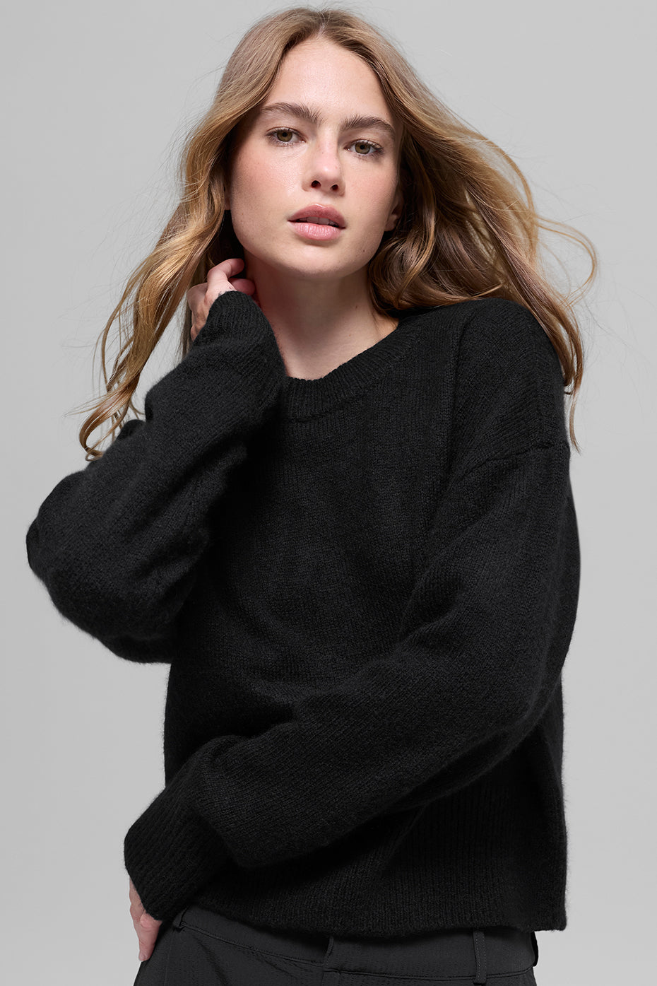 alo Wool Cashmere Cropped New Class Crewneck Sweater - Black