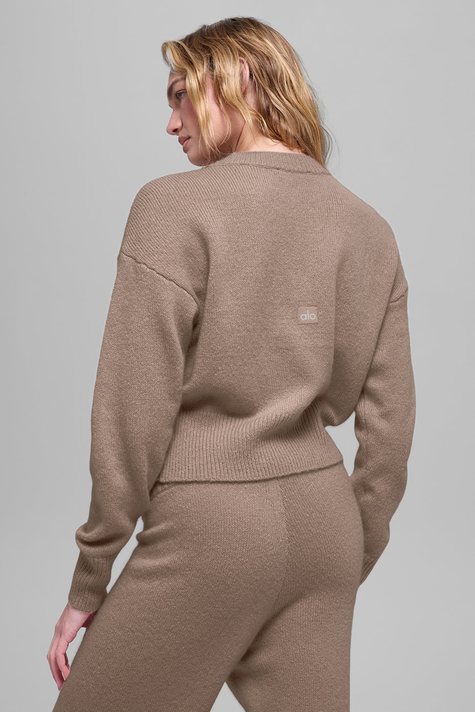 alo Wool Cashmere Cropped New Class Crewneck Sweater - Chai Latte