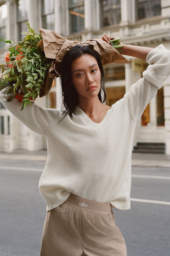 alo Wool Cashmere New Class Oversized V-Neck Sweater - Ivory